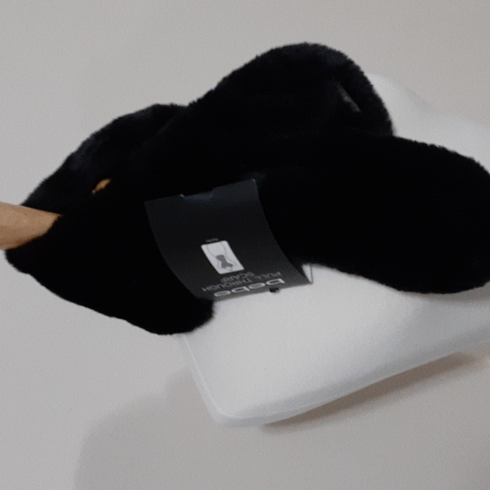NWT Bebe Pull Through Faux Fur Scarf